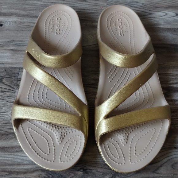 Crocs Women's Kadee II Metallic Gold Sandal Size 10 - Picture 1 of 5